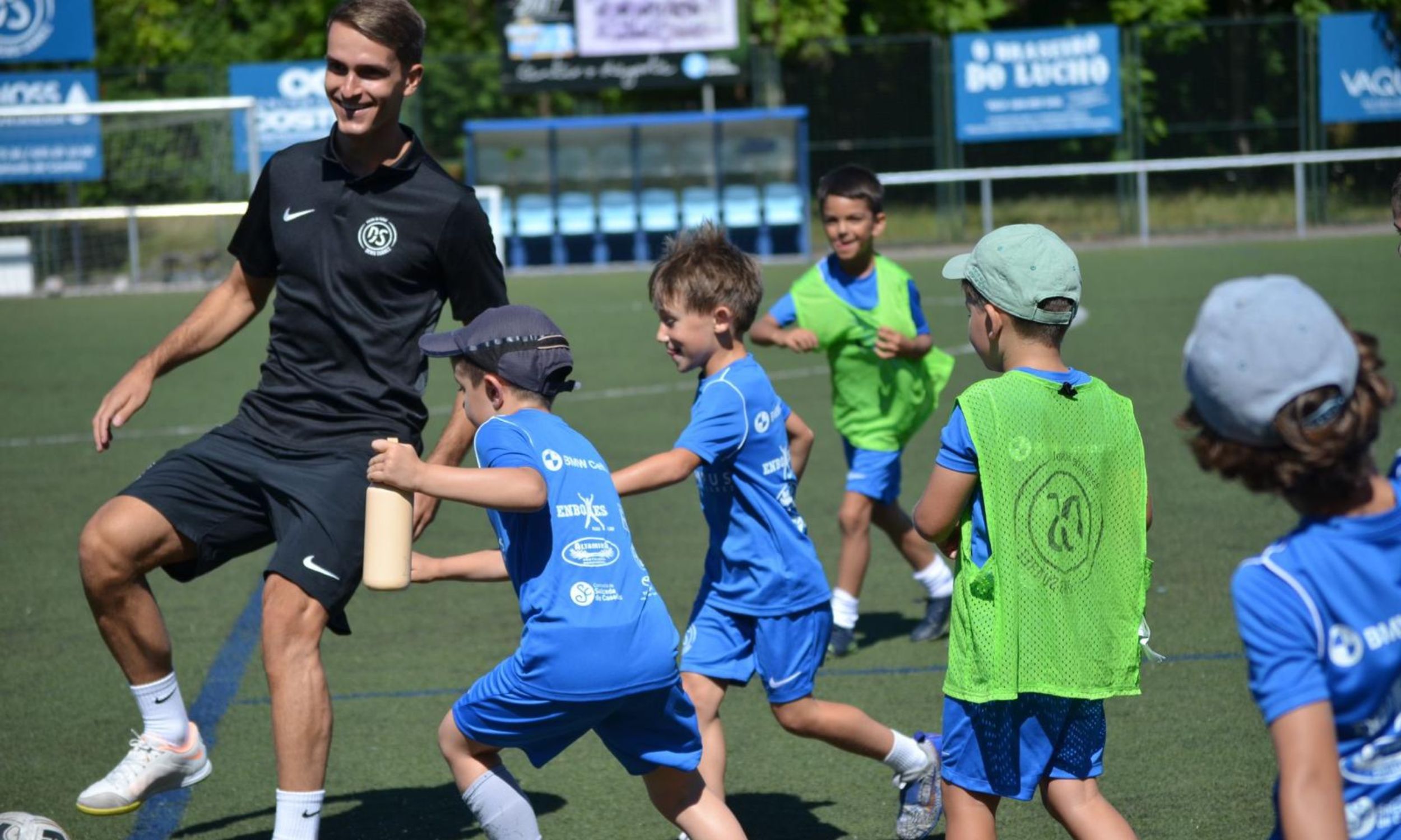 Neste momento estás a ver A Escola de Fútbol Denis Suárez e o compromiso social