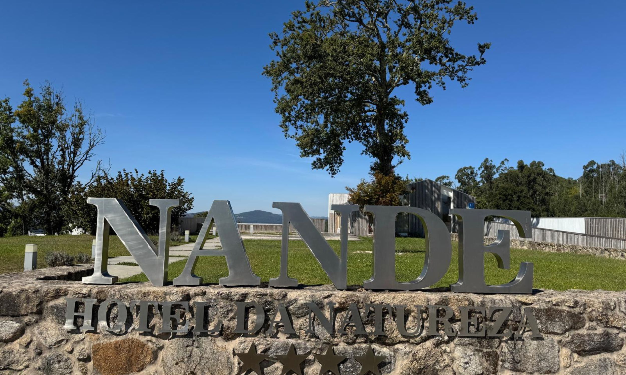 Neste momento estás a ver O Hotel da natureza Nande, dinamiza o rural dende As Neves