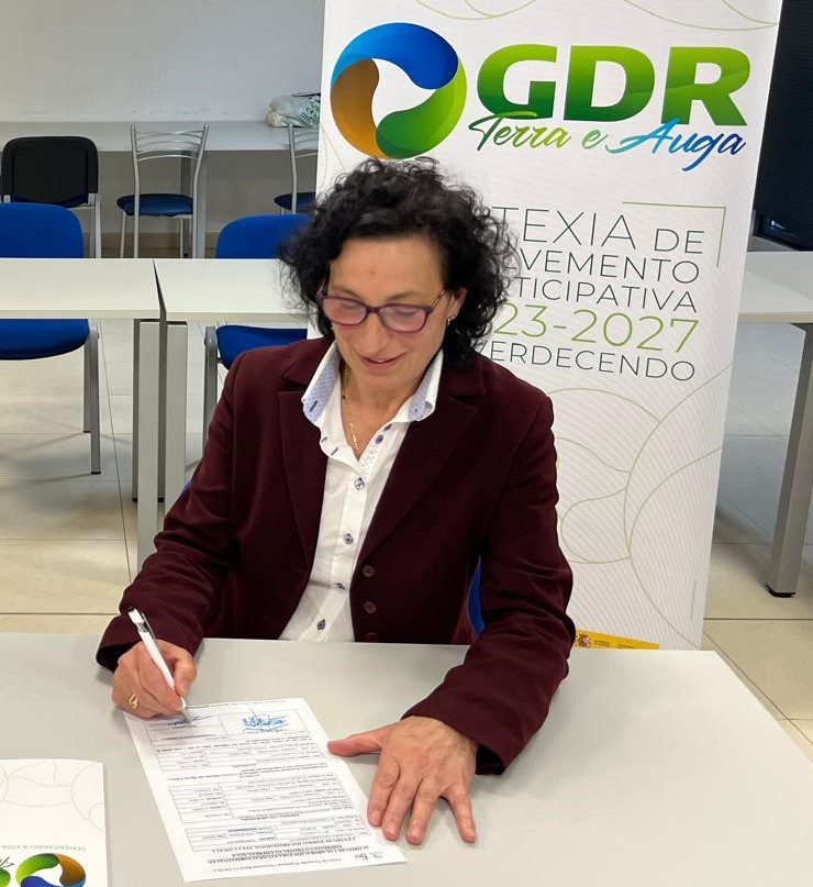 Neste momento estás a ver Mª Carmen Gil, Presidenta da Asociación de Mulleres Rurais Chan dos Casteliños. “A muller do rural ten moitas inquedanzas, ganas de facer e de aprender. Todas elas mulleres con iniciativa, emprendedoras e con ilusión”